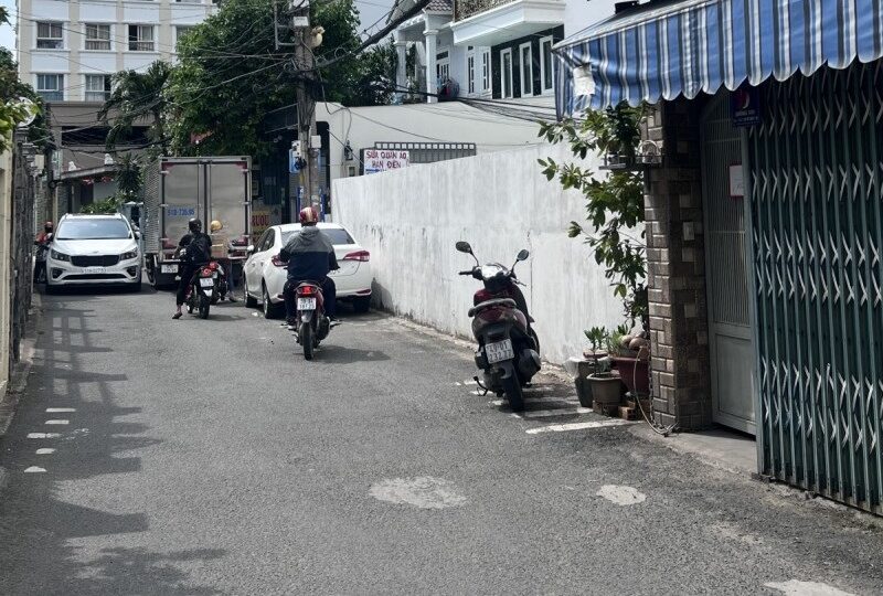 Bán nhà mặt tiền đường số 359, Phước Long B, Quận 9