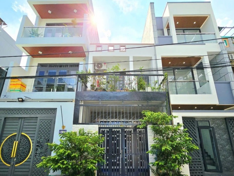 Mua bán nhà đất đường Trường Lưu, Long Trường, Quận 9
