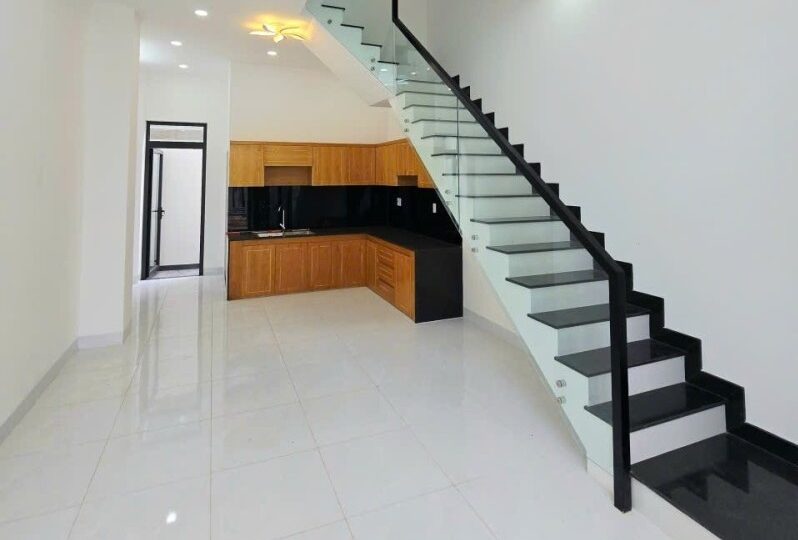 Mua bán nhà đất đường Trường Lưu, Long Trường, Quận 9