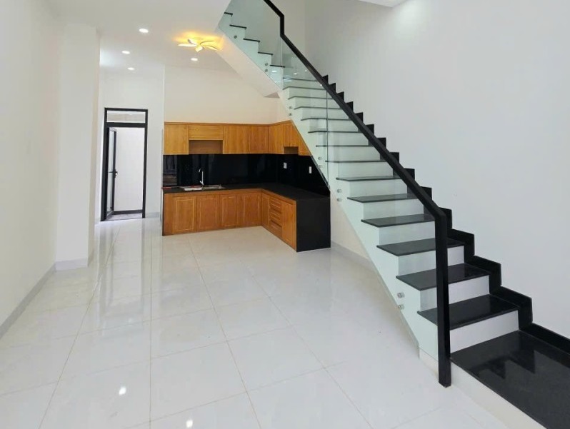 Mua bán nhà đất đường Trường Lưu, Long Trường, Quận 9
