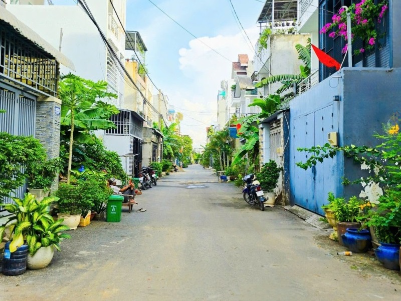 Mua bán nhà đất hẻm 47 đường Trường Lưu, Long Trường, Quận 9